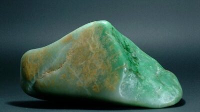 Itoigawa Jade - Green Slipper