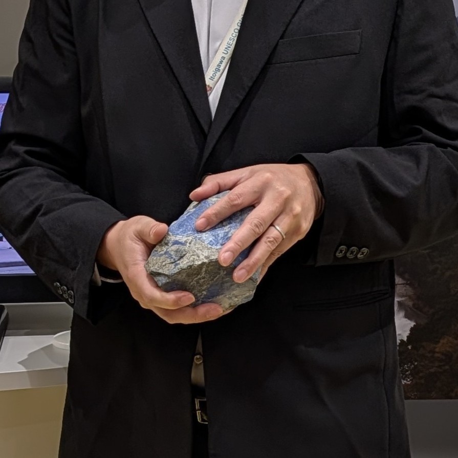 日本初ラピスラズリ発見とその展示について
