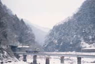 姬川溪谷的冬日雪景
