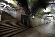 隧道內的筒石站
